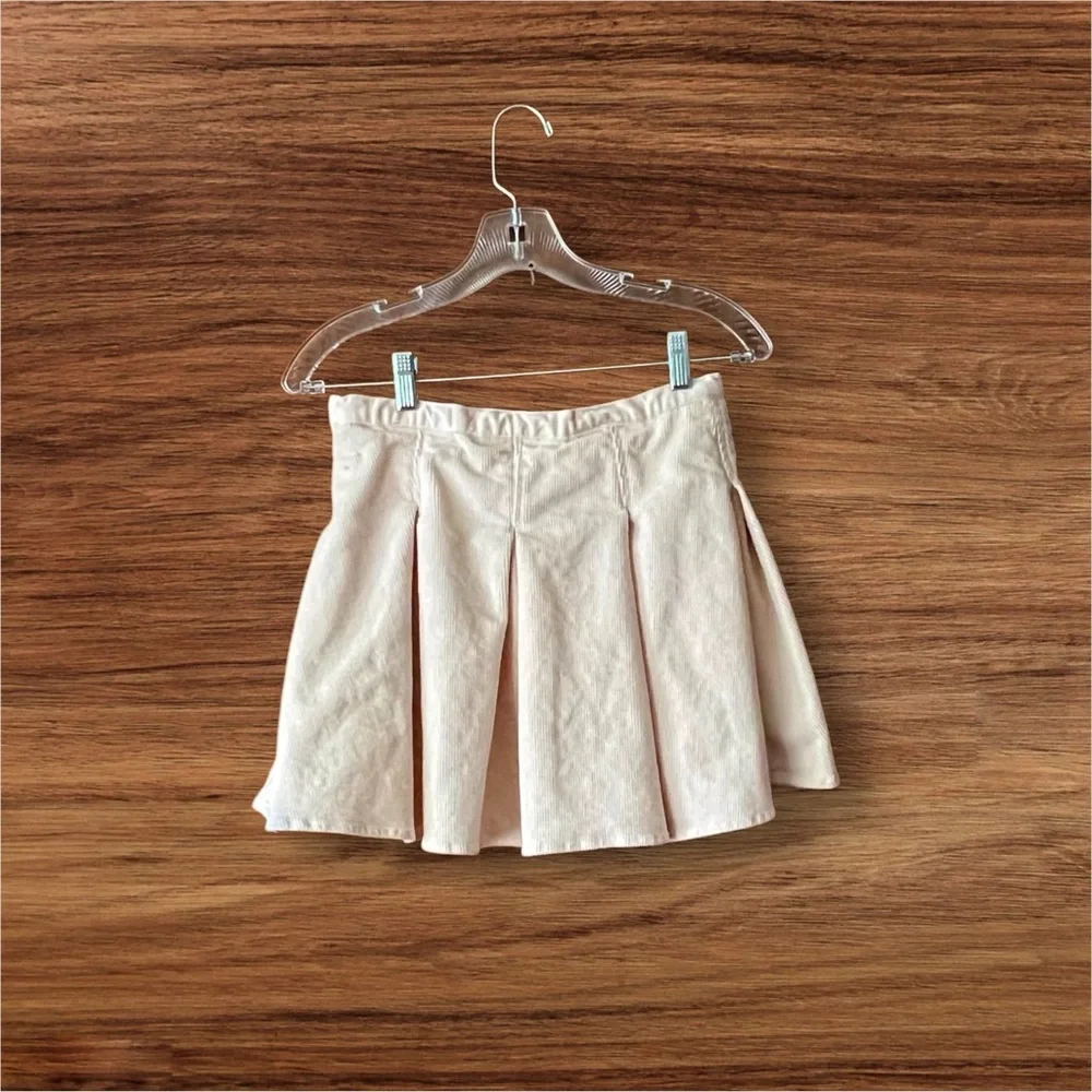 SO Good For Life Corduroy box pleated Cream mini Skirt. Size 3